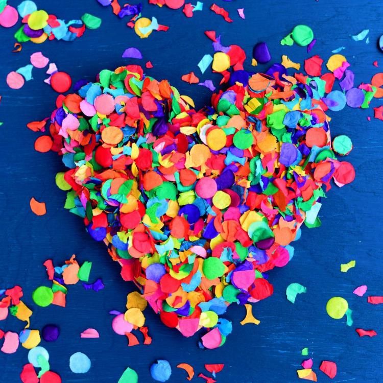 confetti-3863002_by_congerdesign_cc0-gemeinfrei_pixabay_pfarrbriefservice